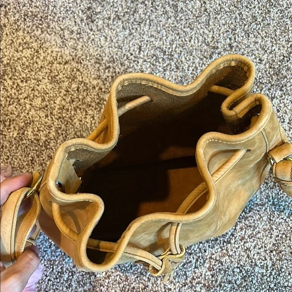 Vintage Dooney & Bourke Tan Leather Bucket Bag - Picture 3 of 13